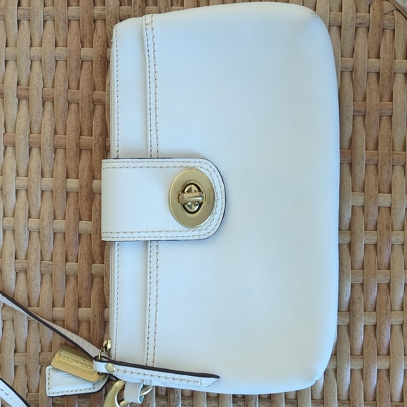 Coach Legacy Turnlock Large Leather Clutch Wristlet - Picture 3 of 15